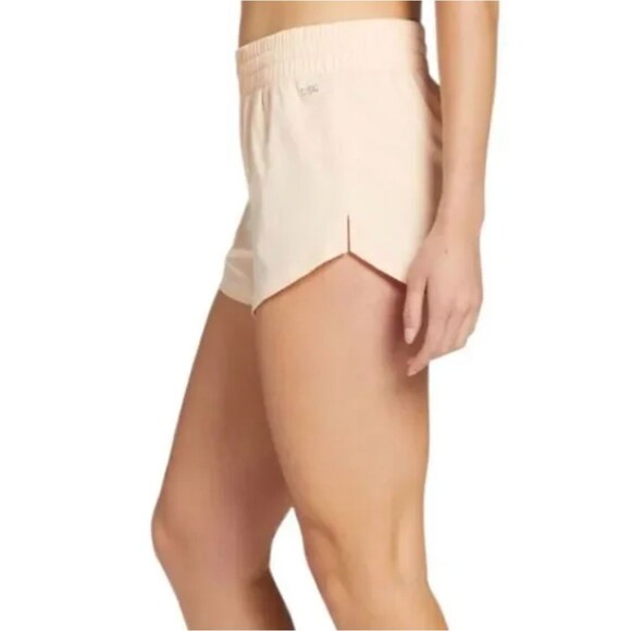 C265 DSG Women’s Stride Mid Rise Running Shorts Illuminated Peach Size S NWT - Picture 2 of 2